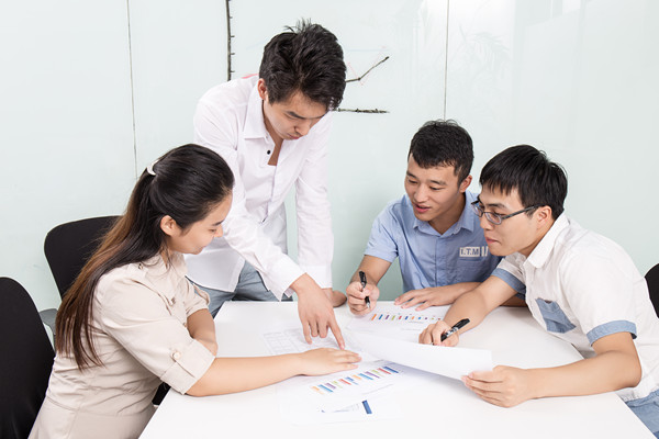 設(shè)計(jì)合理激勵(lì)機(jī)制，激發(fā)員工工作積極性和創(chuàng)新精神