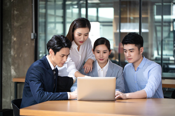 全面薪酬戰(zhàn)略實施：提升員工滿意度，提升企業(yè)績效