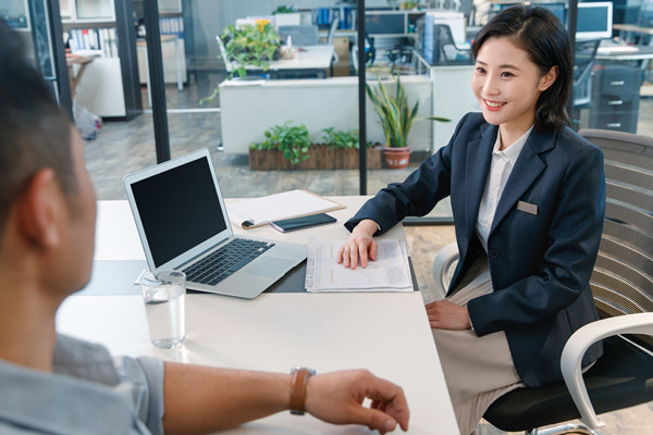 以客戶為中心的績效管理：關(guān)注客戶需求，提升客戶滿意度