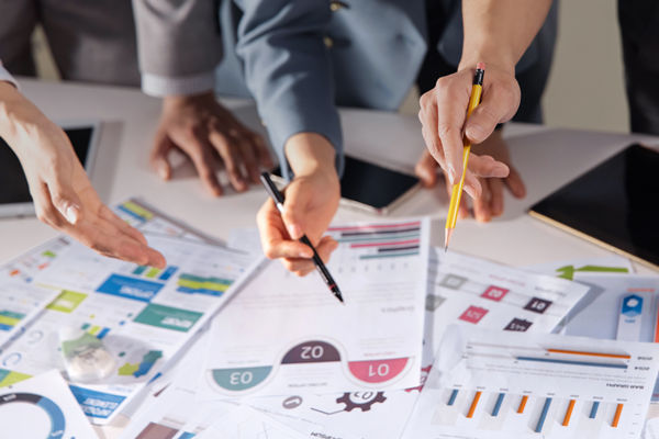 年度經(jīng)營計(jì)劃評估與監(jiān)控：實(shí)時(shí)跟蹤與調(diào)整策略