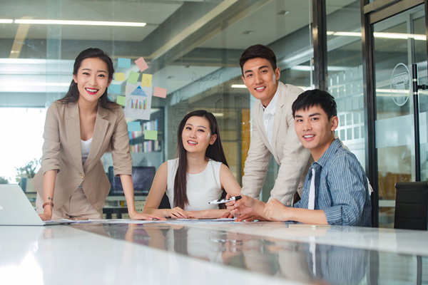 績效考核與反饋：及時(shí)反饋，指導(dǎo)改進(jìn)