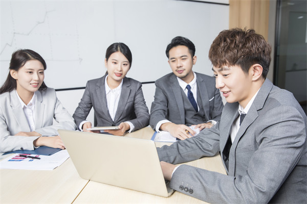 薪酬與員工發(fā)展：促進員工成長，提高工作動力