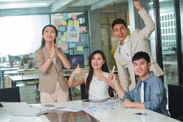 社會(huì)責(zé)任與績(jī)效管理：承擔(dān)社會(huì)責(zé)任，提升企業(yè)形象