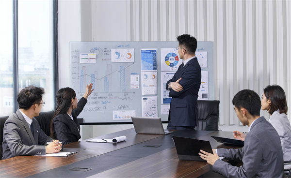 強(qiáng)化集團(tuán)風(fēng)險(xiǎn)防控，確保穩(wěn)健運(yùn)營(yíng)，守護(hù)企業(yè)安全