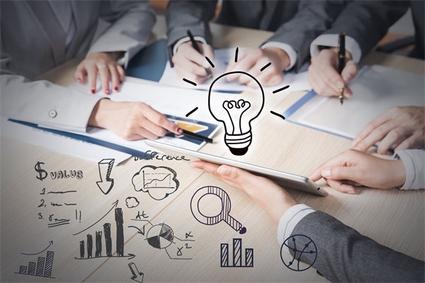 優(yōu)化集團(tuán)管控流程，加強(qiáng)風(fēng)險(xiǎn)管理與內(nèi)部控制