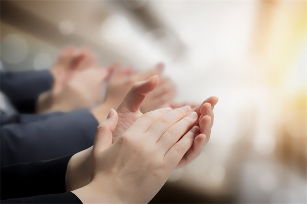 薪酬績(jī)效與戰(zhàn)略目標(biāo)協(xié)同，推動(dòng)企業(yè)持續(xù)發(fā)展與成長(zhǎng)