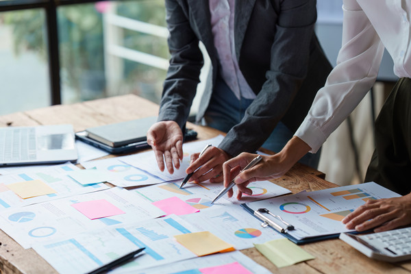 精心謀劃企業(yè)戰(zhàn)略，促進(jìn)企業(yè)核心競(jìng)爭(zhēng)力的提升