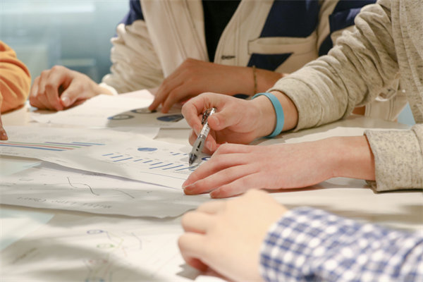 深化員工培訓(xùn)與發(fā)展，提升團隊整體競爭力和創(chuàng)新能力