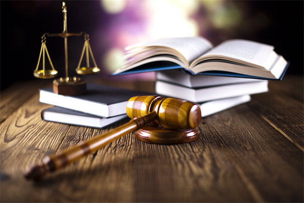 結(jié)合實(shí)際，談?wù)勂髽I(yè)在戰(zhàn)略薪酬設(shè)計(jì)時(shí)要注意哪些問題？