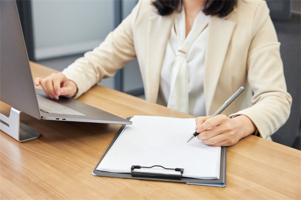 企業(yè)的發(fā)展戰(zhàn)略不僅僅是老板一個人的問題，還有誰？