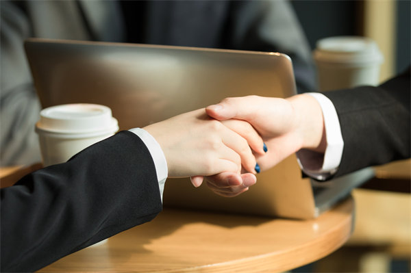 在客戶服務(wù)中如何有效傳遞和強(qiáng)化品牌的核心價(jià)值觀？