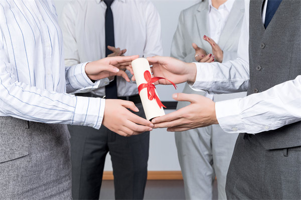 人力資源激勵機(jī)制的物質(zhì)激勵與非物質(zhì)激勵怎么運(yùn)用？