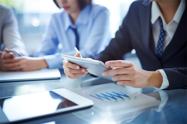 加強(qiáng)企業(yè)管理團(tuán)隊(duì)建設(shè)，打造專業(yè)化、高效化管理團(tuán)隊(duì)