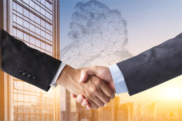 如何根據(jù)企業(yè)戰(zhàn)略調(diào)整組織架構(gòu)以支持未來發(fā)展？