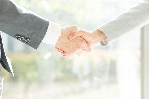 在戰(zhàn)略規(guī)劃實(shí)施中，如何確保資源有效配置與利用？