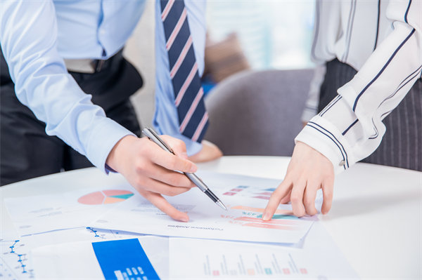 績(jī)效反饋如何有效溝通，避免誤解并激發(fā)員工潛能？