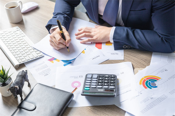 利用大數(shù)據(jù)與AI優(yōu)化績效管理流程，提升決策效率！