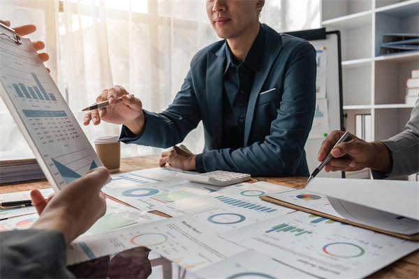 如何利用數(shù)據(jù)分析優(yōu)化年度經(jīng)營(yíng)決策，實(shí)現(xiàn)精準(zhǔn)管理？