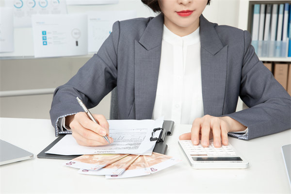 企業(yè)戰(zhàn)略轉(zhuǎn)型的關(guān)鍵成功因素與風(fēng)險(xiǎn)規(guī)避策略何在？