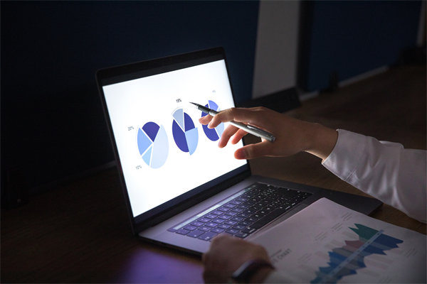 00后吐槽公司無效加班被開除，企業(yè)戰(zhàn)略有何感悟？