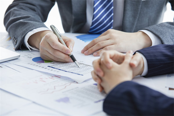 績(jī)效面談中，如何營(yíng)造積極氛圍以促進(jìn)雙方共識(shí)？