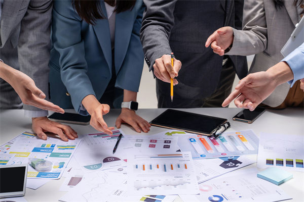 在跨部門預(yù)算協(xié)調(diào)中，如何克服溝通障礙，達(dá)成共識？