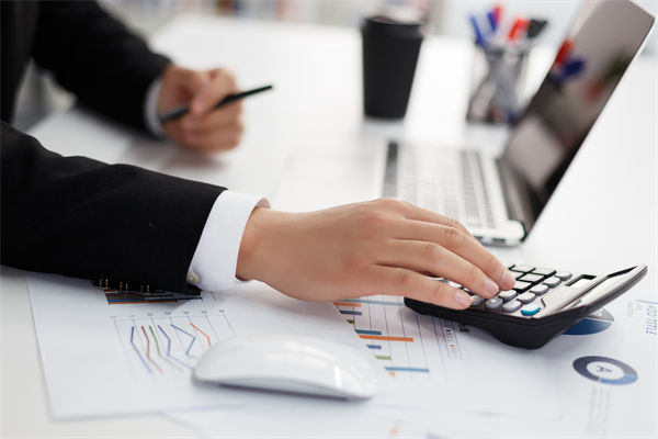 在跨部門預(yù)算協(xié)調(diào)中，如何克服溝通障礙，達(dá)成共識？