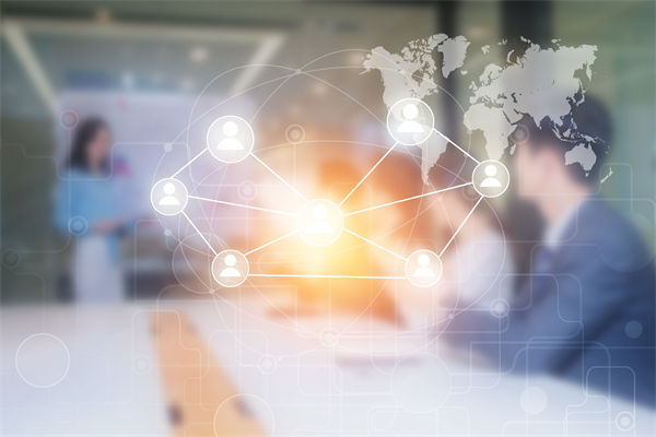 組織規(guī)劃中，如何確保戰(zhàn)略方向與市場需求一致？