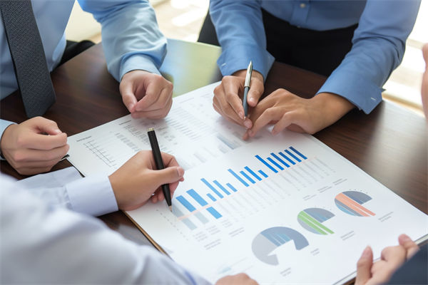 集團(tuán)管控中，如何確保子公司戰(zhàn)略與集團(tuán)目標(biāo)一致？