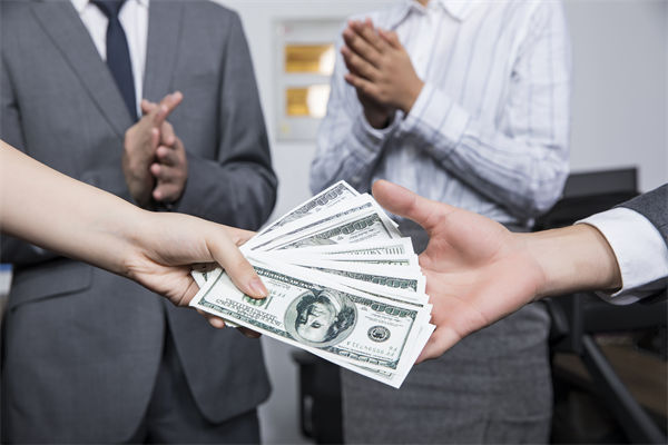 薪酬優(yōu)化時，如何評估員工貢獻與崗位價值？