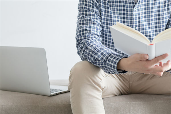 面對(duì)市場(chǎng)快速變化，組織規(guī)劃如何保持靈活性與前瞻性？