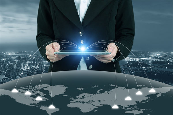 跨國企業(yè)如何管理文化差異以實現(xiàn)全球戰(zhàn)略協(xié)同？