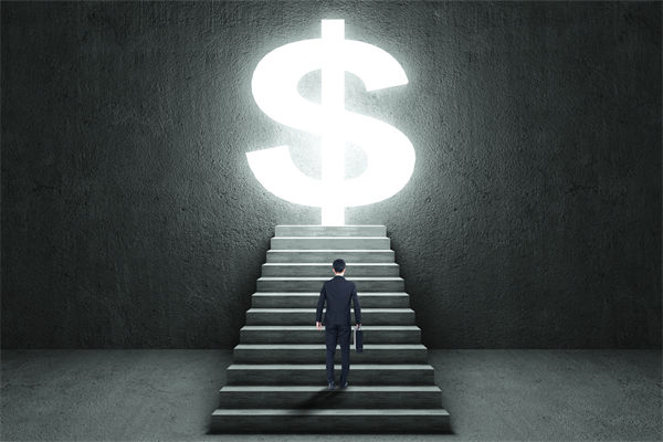 薪酬管理中，如何考慮員工個人發(fā)展，實現(xiàn)長期激勵？