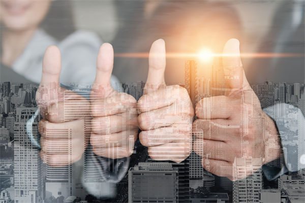 薪酬管理中，如何考慮員工個人發(fā)展，實現(xiàn)長期激勵？