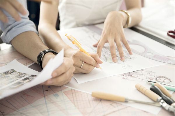 個(gè)性化定制需求，制造業(yè)如何快速響應(yīng)并優(yōu)化生產(chǎn)流程？