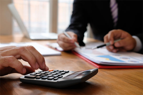 風險評估與應(yīng)對：組織規(guī)劃中如何預見并減輕潛在問題？