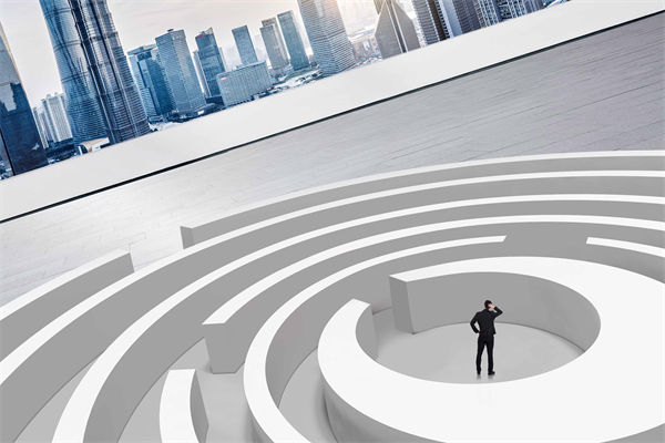 企業(yè)深陷困境，管理咨詢?nèi)绾我岳做侄未蚱瓢l(fā)展僵局？