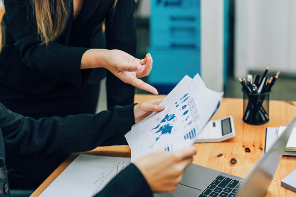 預(yù)算編制時，如何確保數(shù)據(jù)真實，避免信息失真問題？