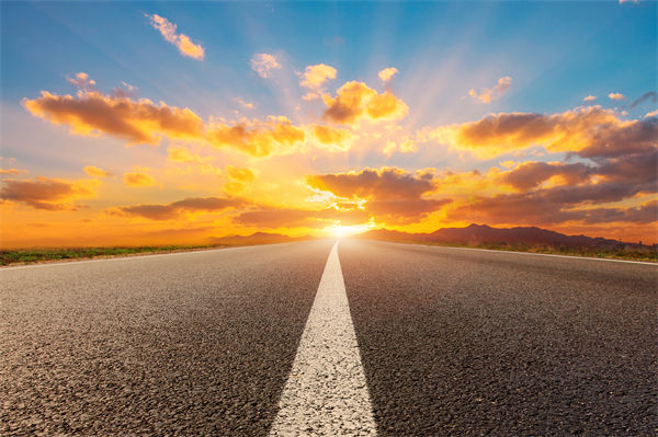 兩會(huì)熱議破解企業(yè)“生長痛”，對企業(yè)戰(zhàn)略管理有何啟示？