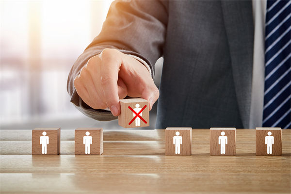 微軟在華外包公司一天裁員近2000人，人力資源管理怎么看？