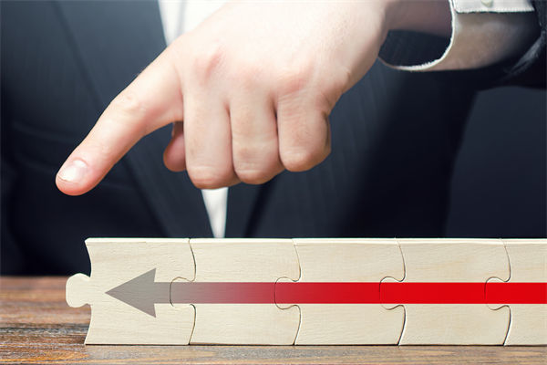 戰(zhàn)略執(zhí)行層層衰減，集團(tuán)管控如何確保目標(biāo)精準(zhǔn)落地？