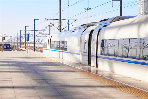 美國為什么沒有中國那樣的高鐵？是哪些方面限制了？