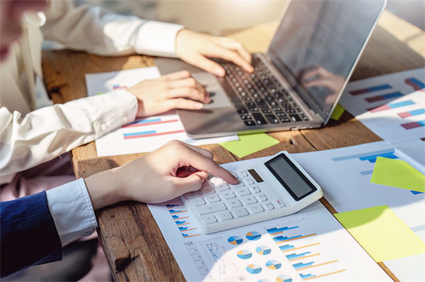 榴蓮價(jià)格暴跌50%，有人買(mǎi)了50箱，預(yù)算管理怎么看？