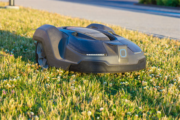 國(guó)產(chǎn)割草機(jī)器人走俏海外，企業(yè)數(shù)字化有何啟示？