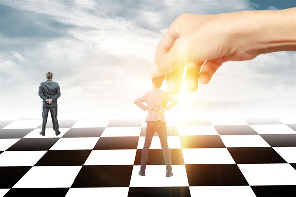 把頂層設(shè)計(jì)和問計(jì)于民統(tǒng)一起來，對(duì)企業(yè)戰(zhàn)略的啟示