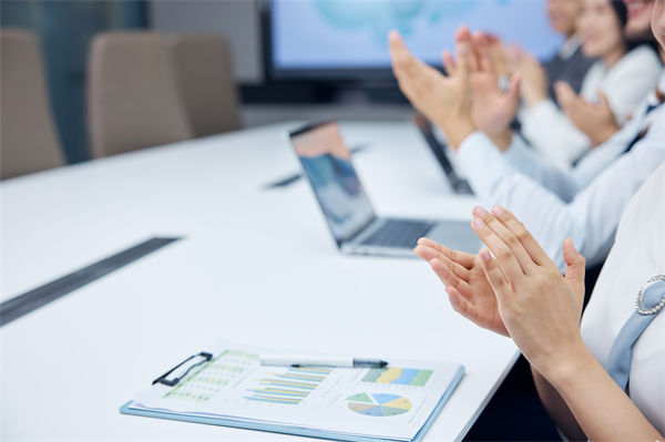 文化手冊寫滿崇高理念，基層執(zhí)行為何總唱反調(diào)？