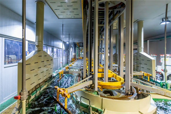 精益管理在提升產(chǎn)品質(zhì)量方面有哪些具體策略和方法？