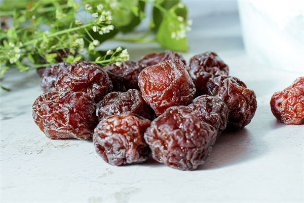 商家回應(yīng)2顆話梅128元，企業(yè)營(yíng)銷管理有何啟示？