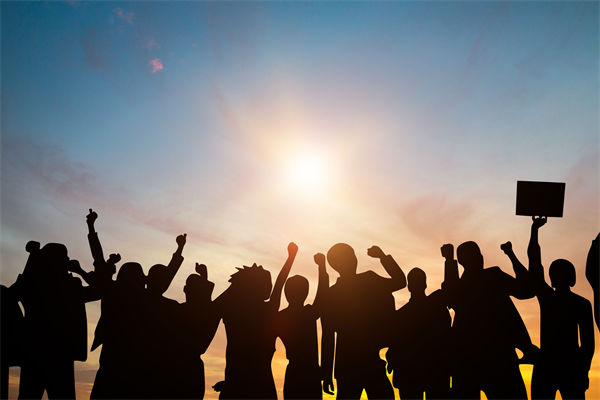 多家公司通知帶薪放假看閱兵，績效管理有何啟示？