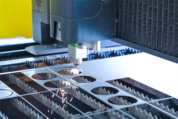 制造業(yè)管理咨詢公司，如何幫助企業(yè)應(yīng)對(duì)市場(chǎng)波動(dòng)？